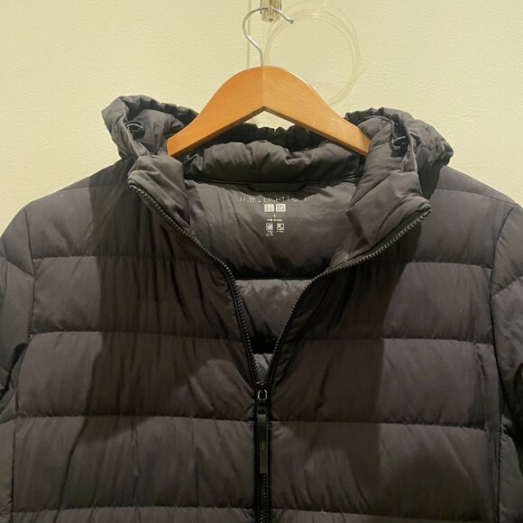 Uniqlo Ultra Light Down Hooded Jacket - Picture 2 of 7